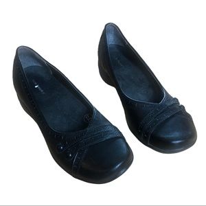 Hush Puppies Black Leather Flats Size 9 EUC